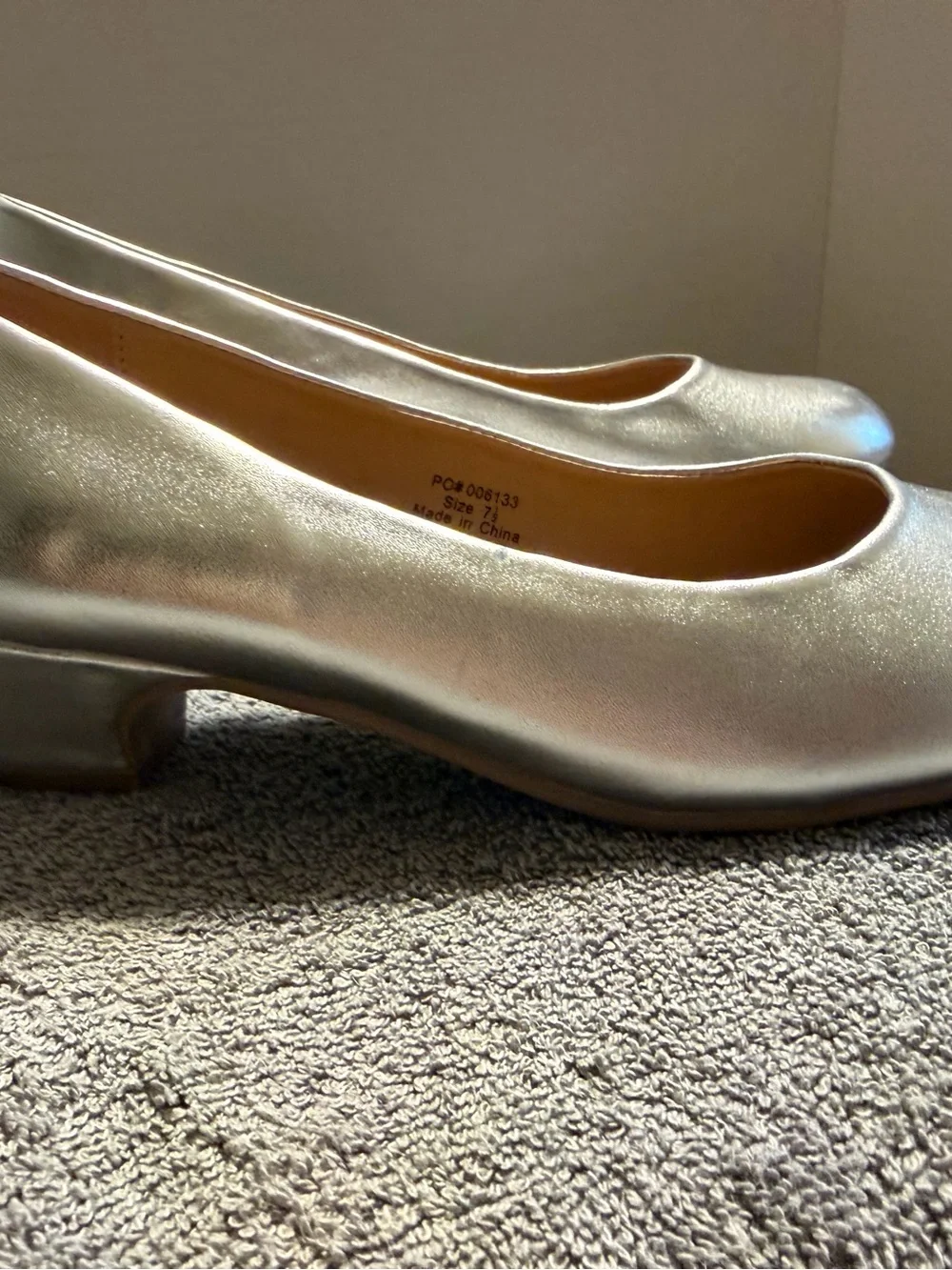Journee Collection Silver Man Made Low Wedge Heel Pumps Size 7.5 NWOT